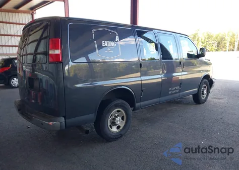 2017 Chevrolet Express 2500 Work Van z USA, uszkodzony, nr VIN 1GCWGAFF8H1110274